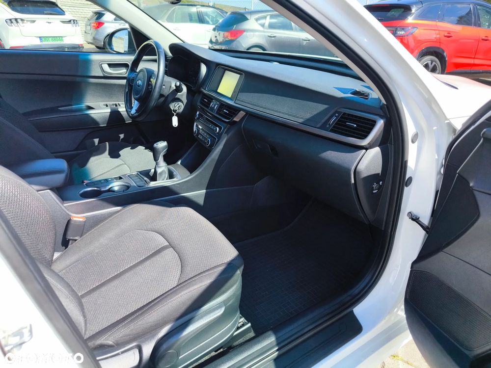 Kia Optima 2.0 M - 10