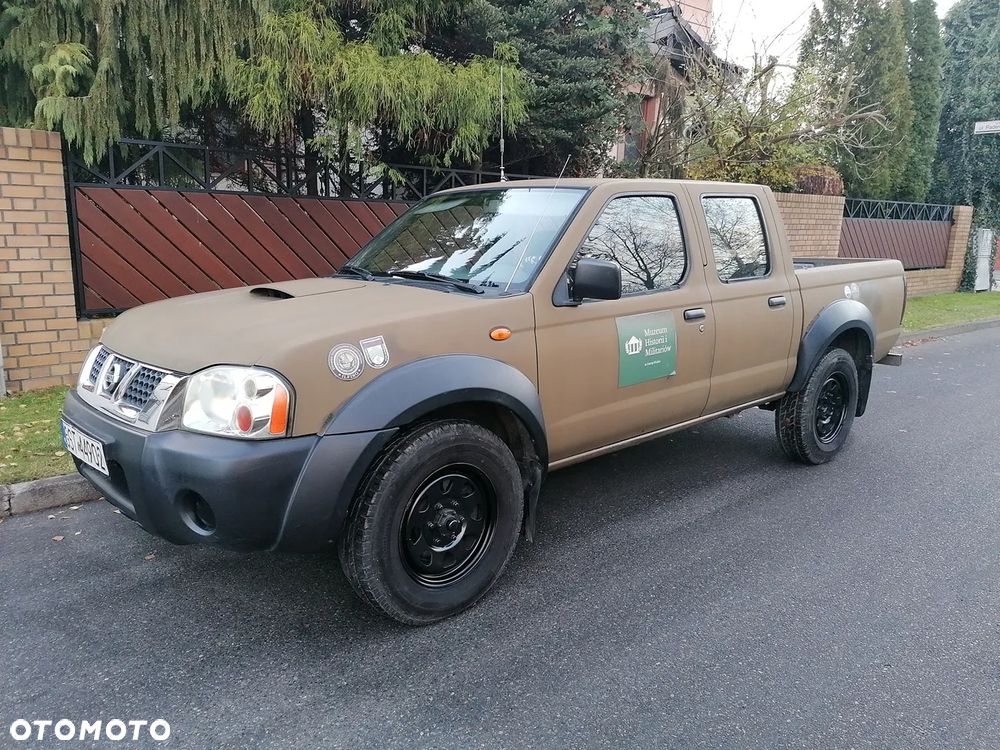 Nissan Pickup - 4