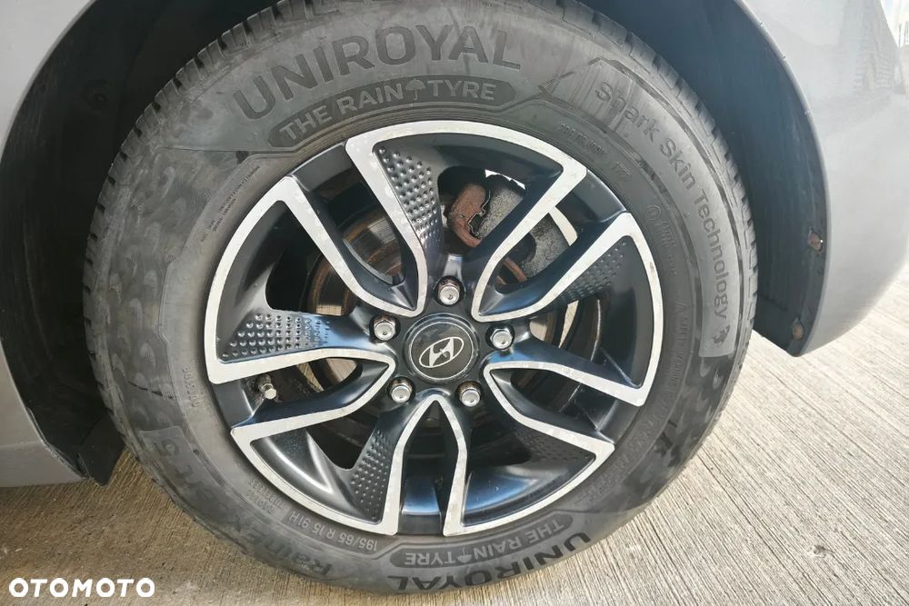 Hyundai i30 1.6 CRDi Comfort EU5 - 6