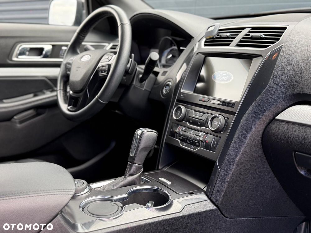 Ford Explorer - 38