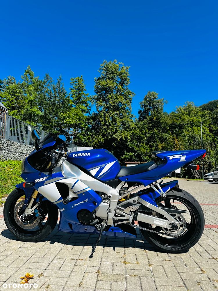 Yamaha R1 - 4