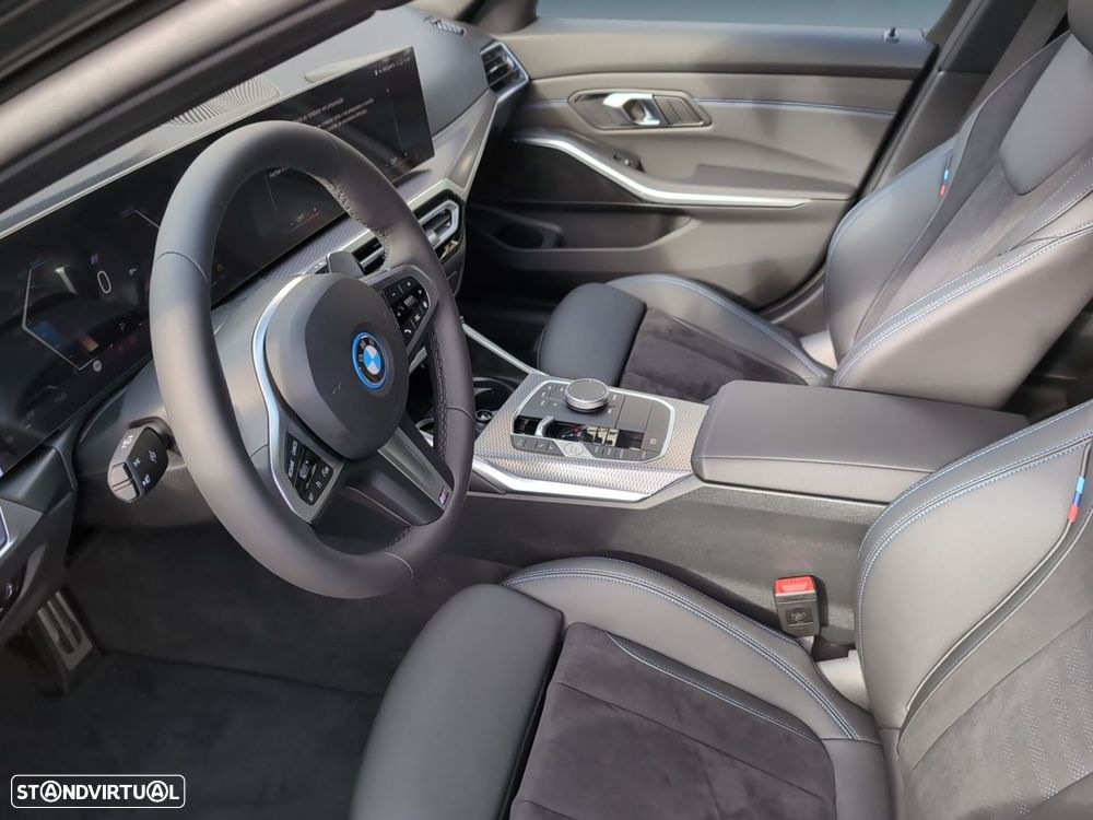 BMW 330 e Touring Pack Desportivo M Auto - 11