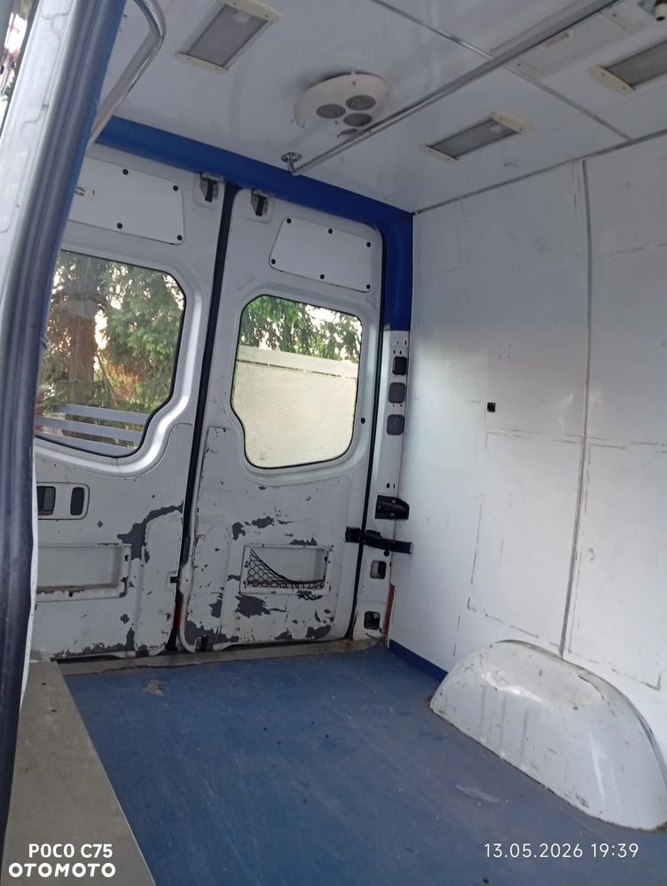 Mercedes-Benz Sprinter - 15