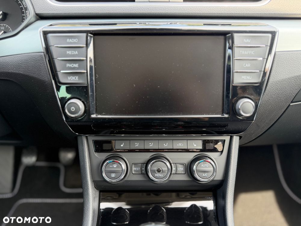 Skoda Superb 2.0 TDI Premium Edition - 11