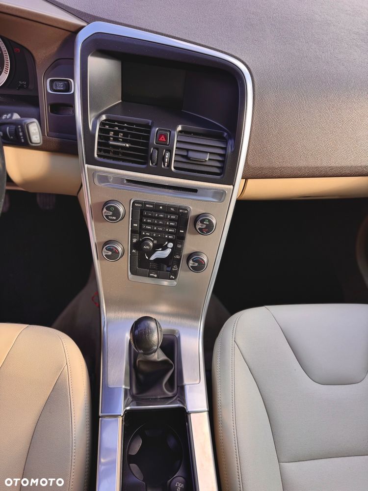 Volvo XC 60 D5 AWD Momentum - 9