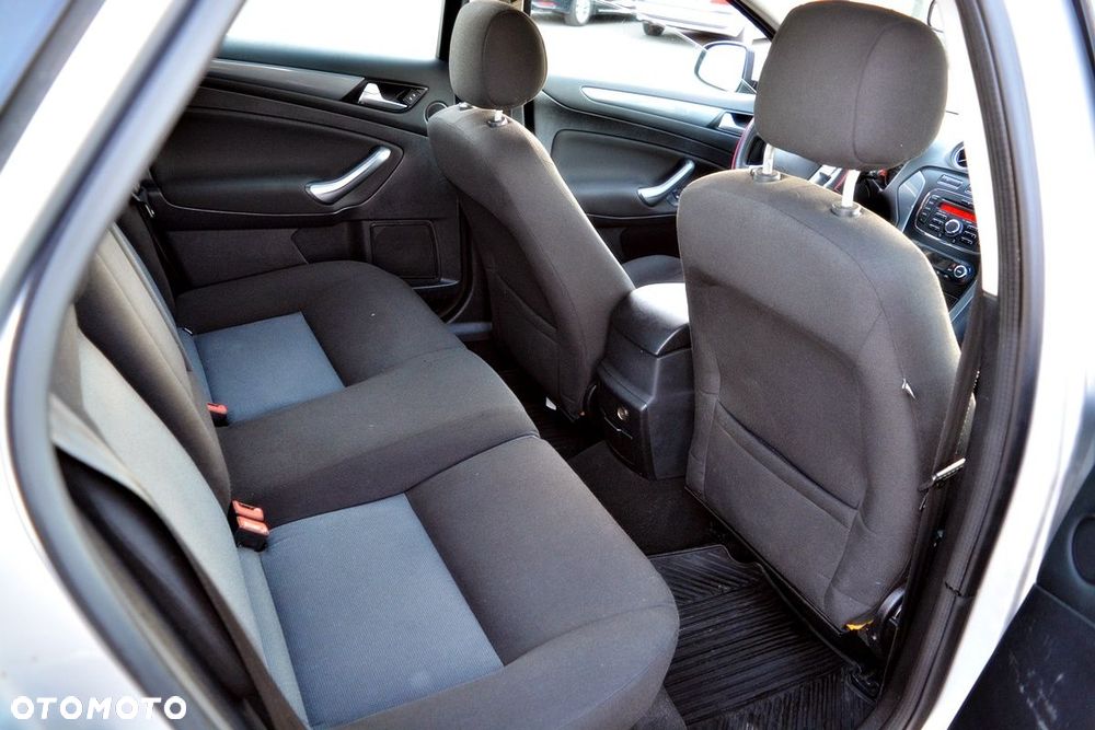 Ford Mondeo 2.0 TDCi Ambiente - 8