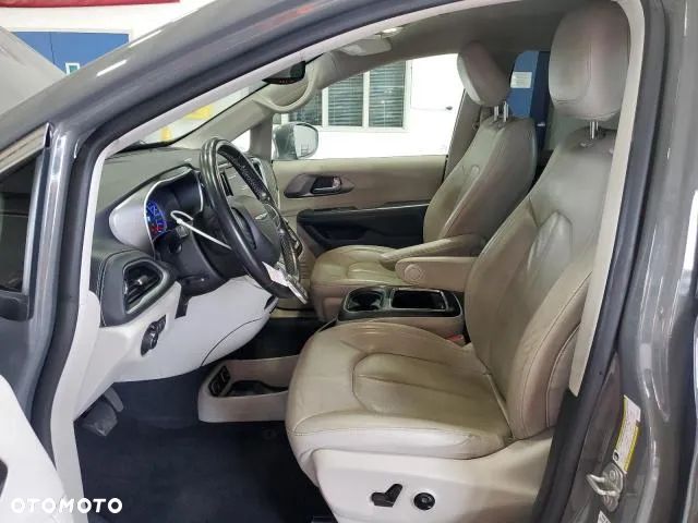 Chrysler Pacifica - 2