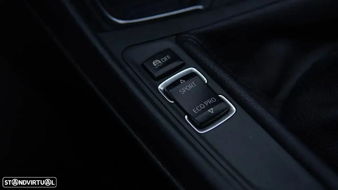 BMW 118 d Line Urban - 36
