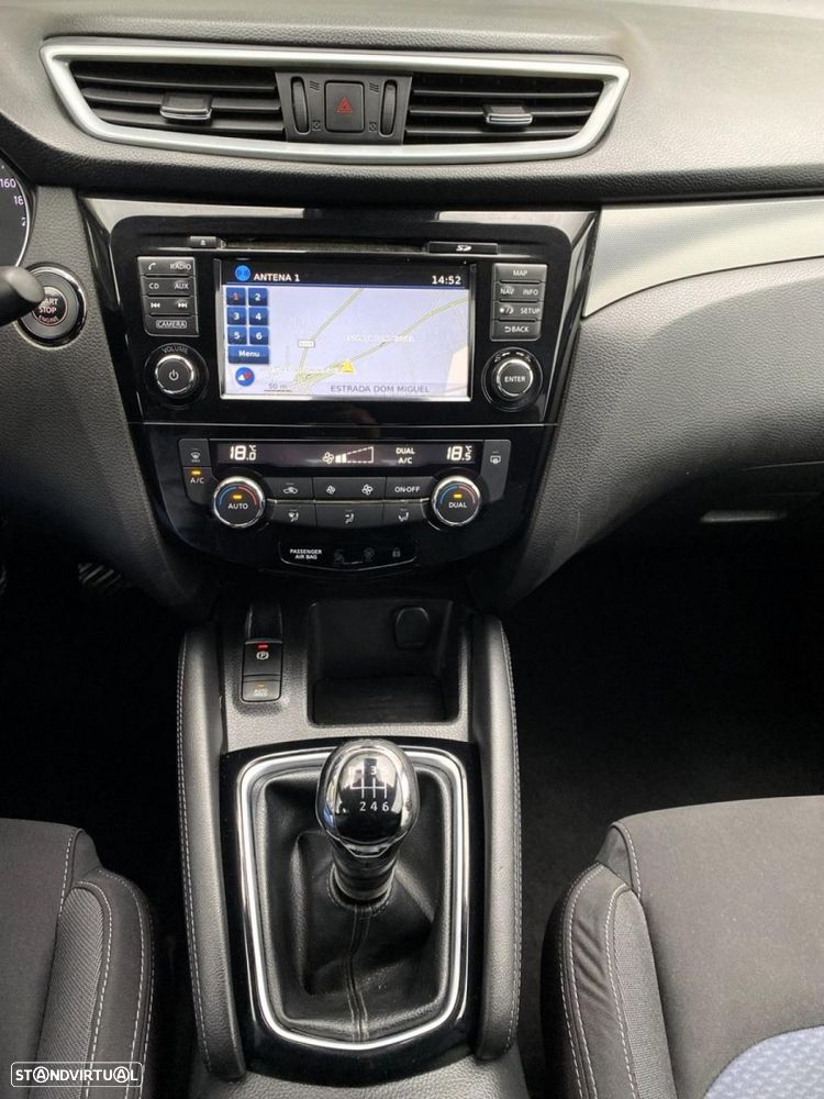 Nissan Qashqai 1.5 dCi N-Connecta J18 - 25