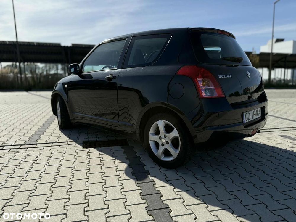 Suzuki Swift - 4