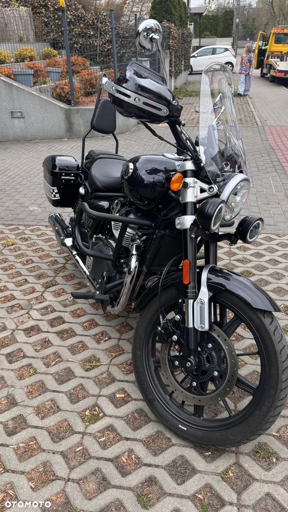 Royal Enfield Super Meteor - 1