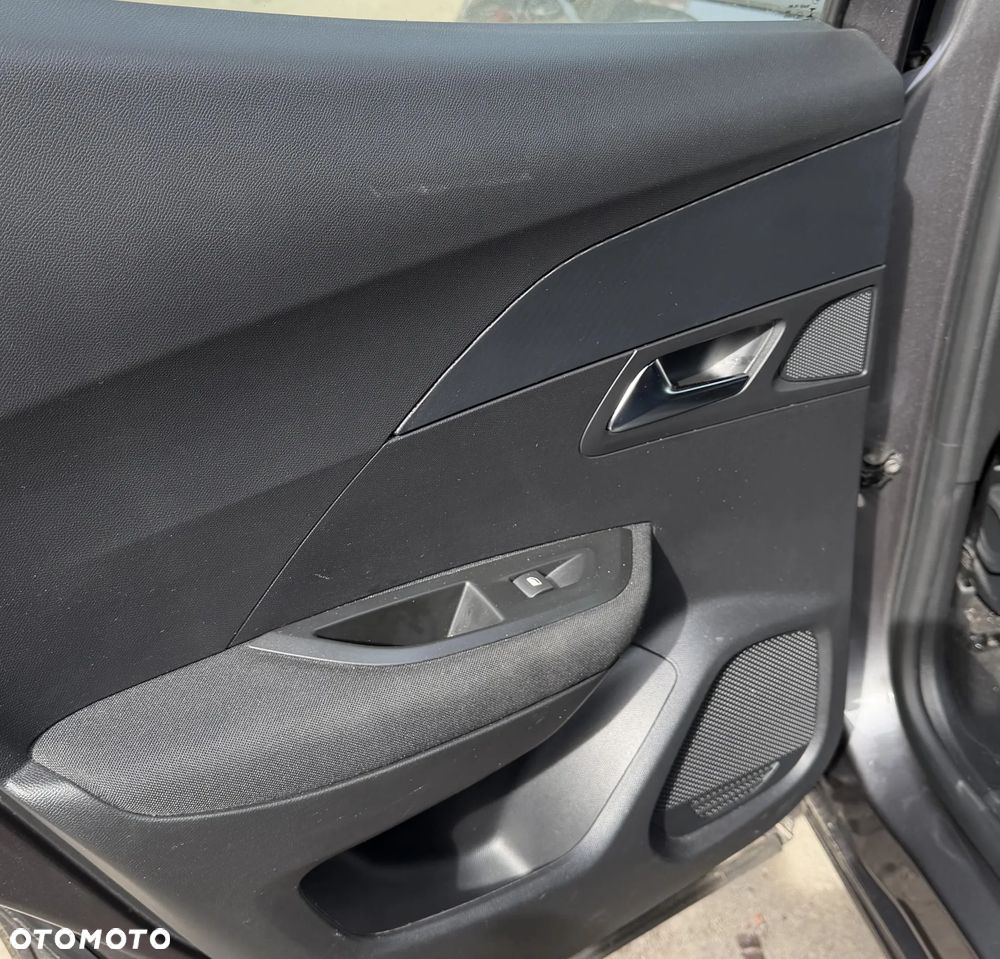 Peugeot 2008 PureTech 100 Active S&S BVM6 - 29