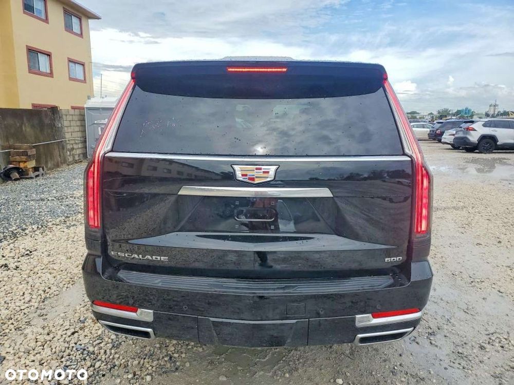Cadillac Escalade - 4