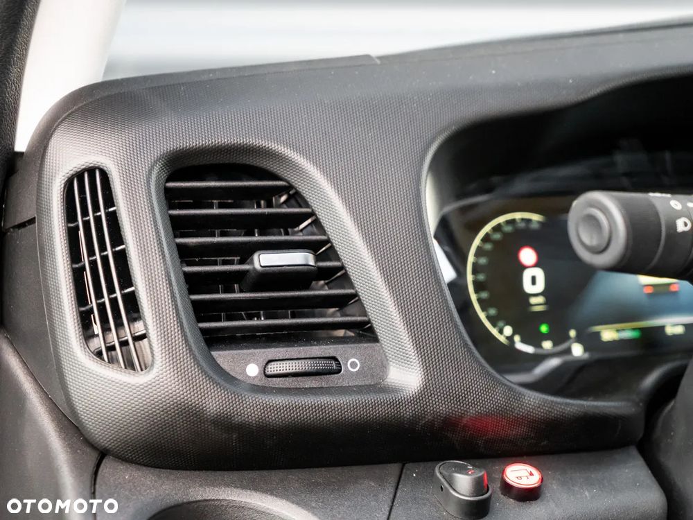 Iveco Daily 35S16H 3.0 kontener z windą - 17