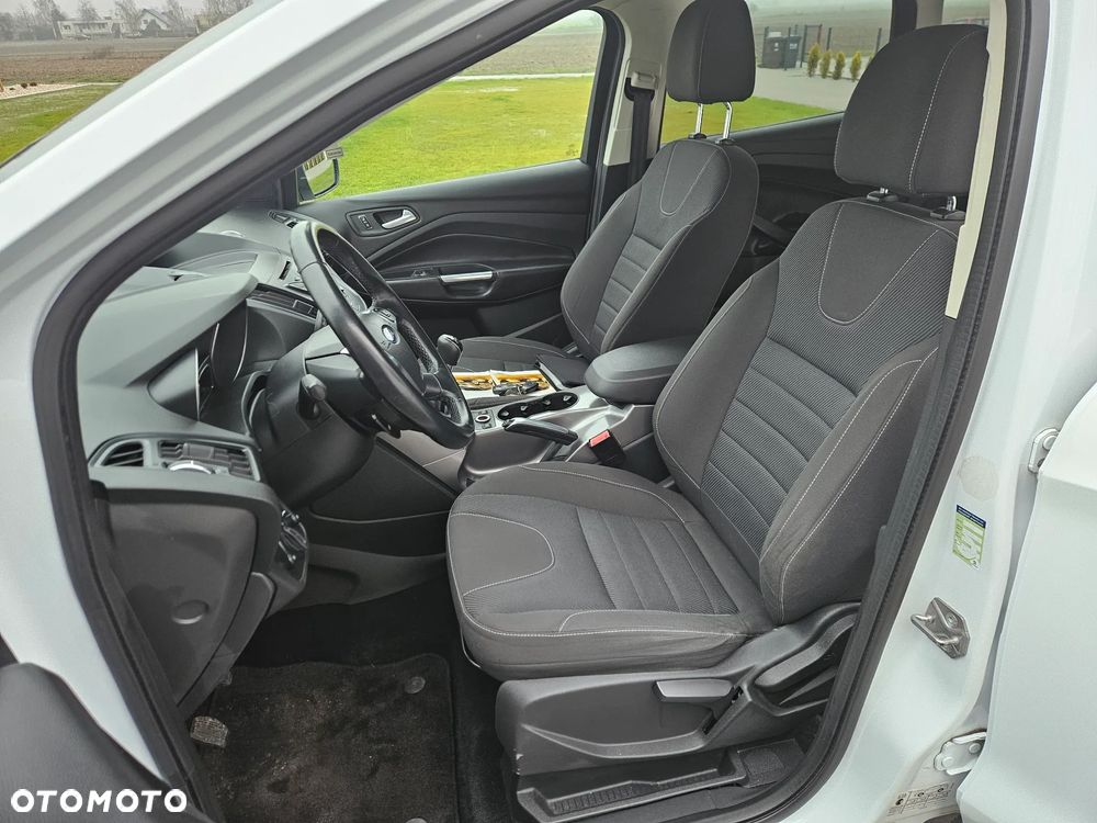 Ford Kuga 2.0 TDCi 2x4 Titanium - 16