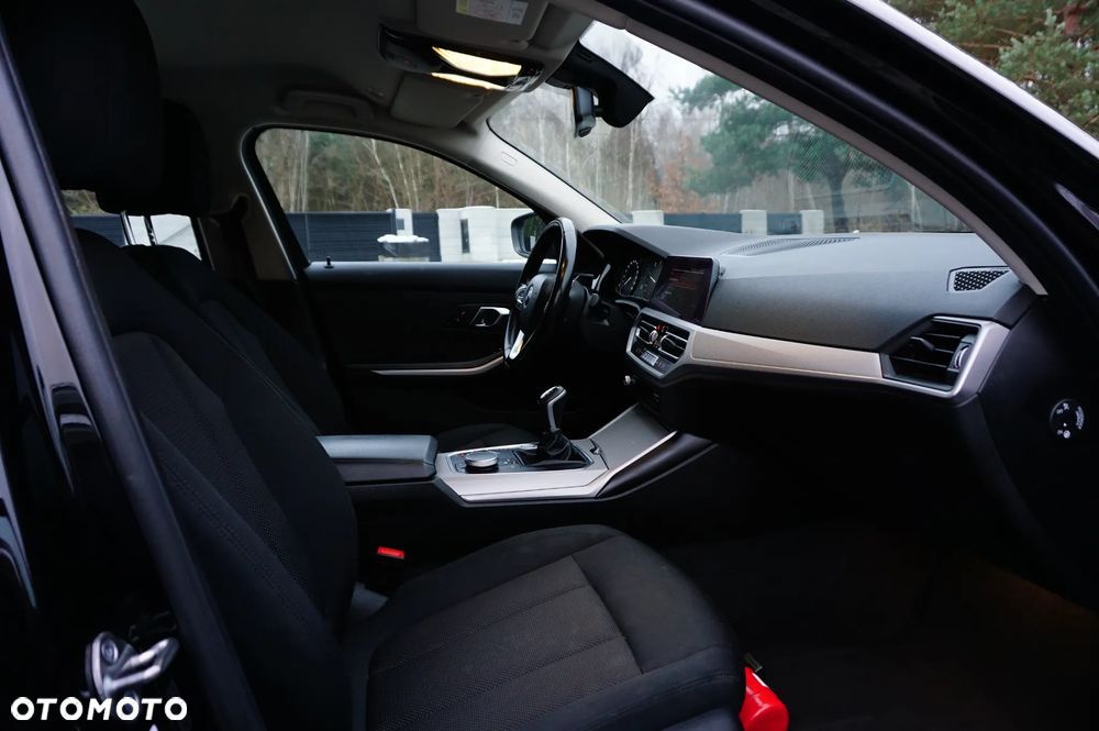 BMW Seria 3 318d Advantage - 32