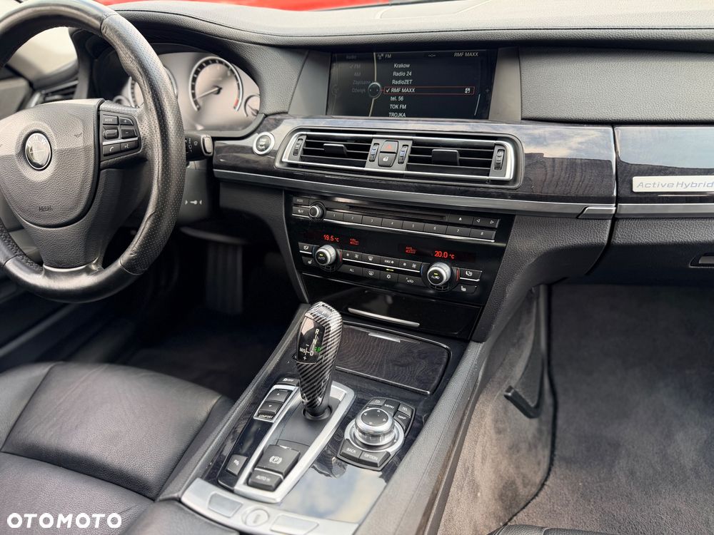 BMW Seria 7 750i - 34