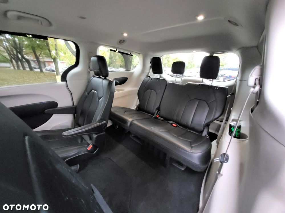 Chrysler Pacifica - 21