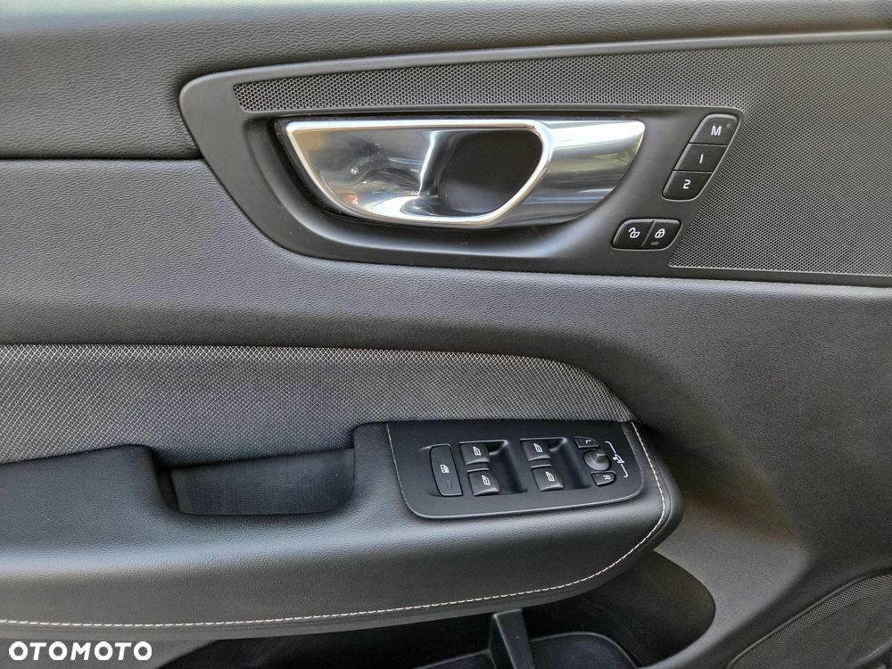 Volvo XC 60 B4 D Geartronic RDesign - 25