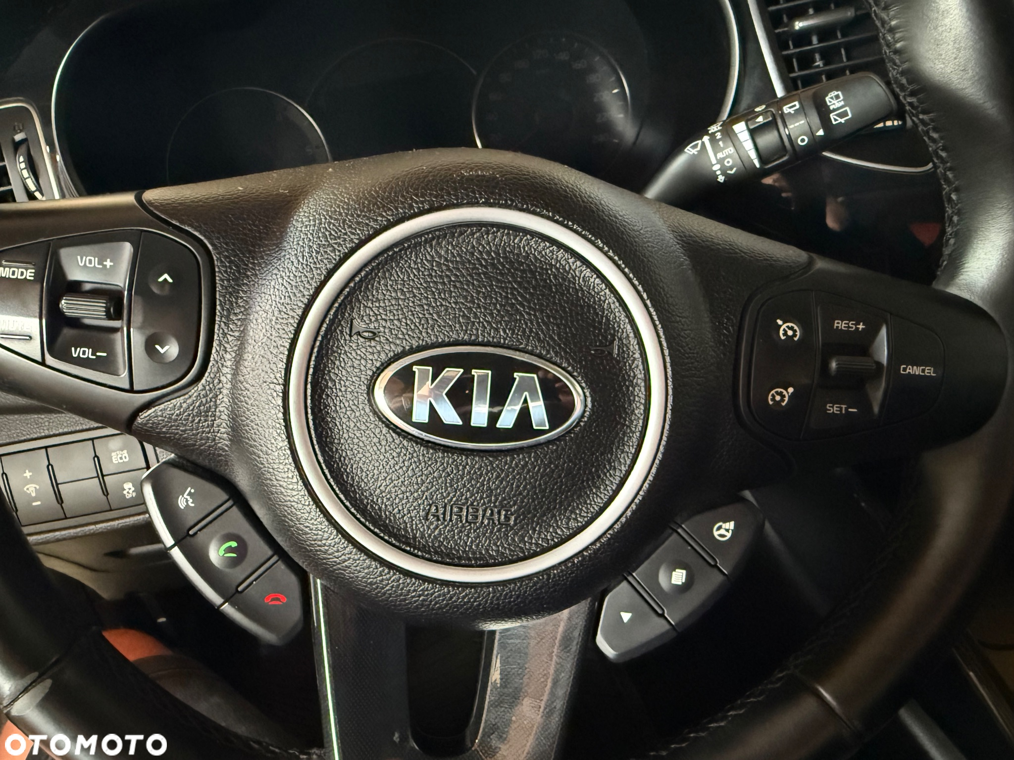 Kia Carens 1.7 CRDi L 7os - 24