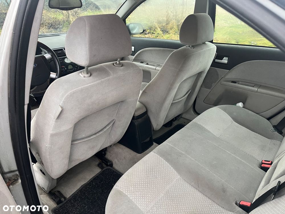 Ford Mondeo 2.0 TDDi Ghia - 6