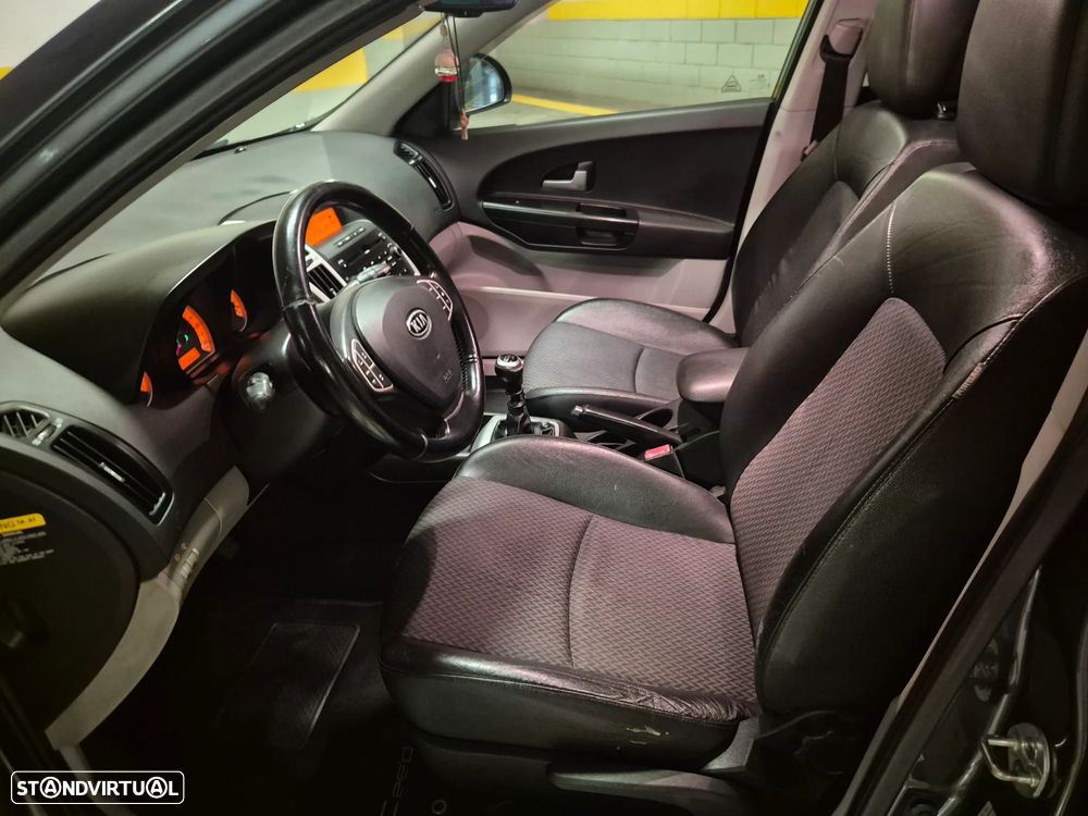 Kia Ceed SW 1.6 CRDi LX - 25