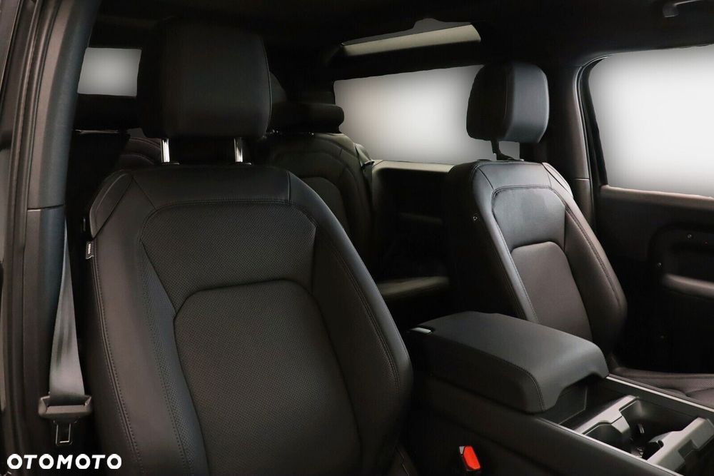 Land Rover Defender - 16