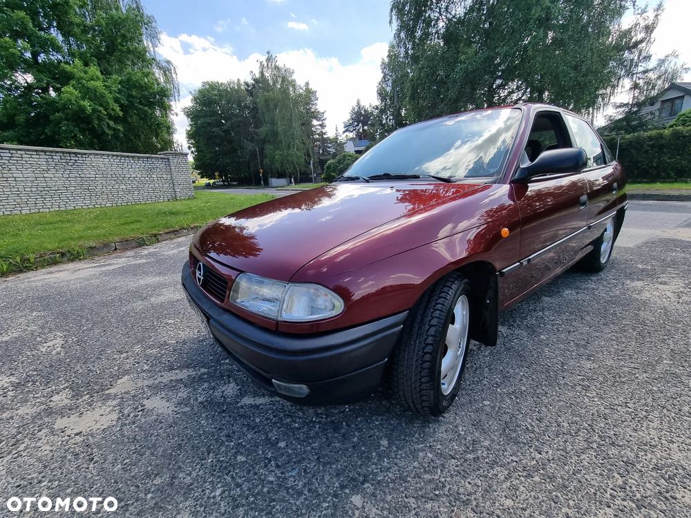 Opel Astra 1.6 GL - 10