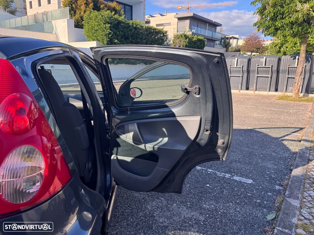 Peugeot 107 1.0 Trendy 2 Tronic - 11