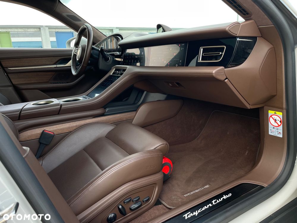 Porsche Taycan Turbo - 23