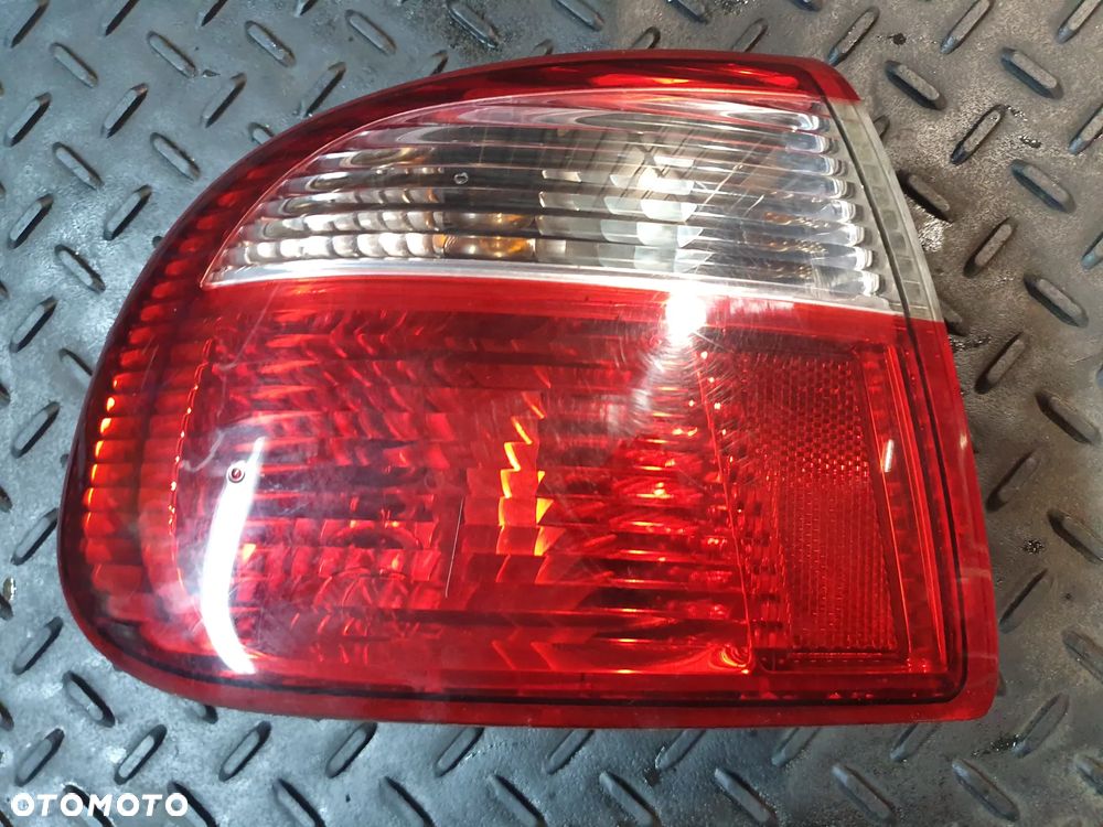 LAMPA LEWA TYLNA LEWY TYŁ SEAT TOLEDO II 1M5945095B + WTYCZKA INSTALACJA - 1