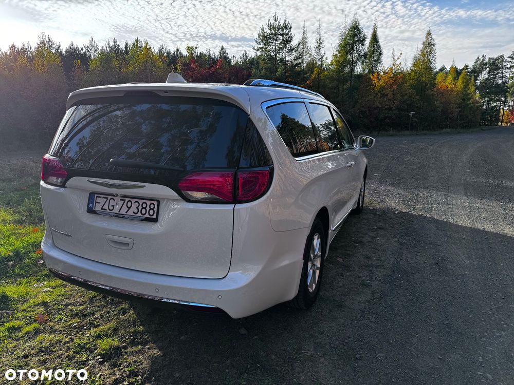 Chrysler Pacifica - 5