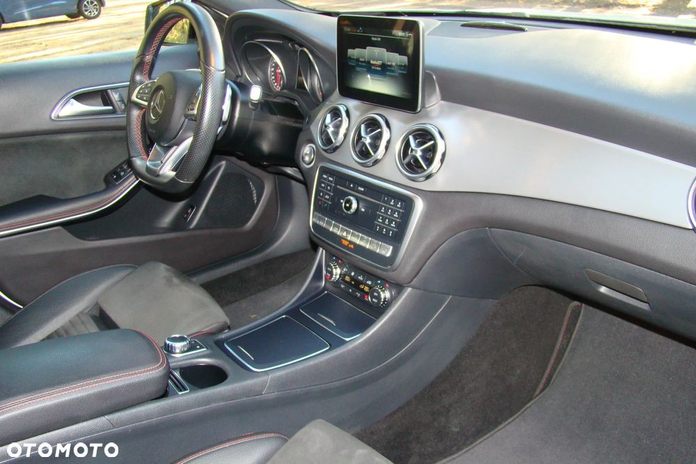 Mercedes-Benz GLA 220 d 4-Matic AMG Line - 11