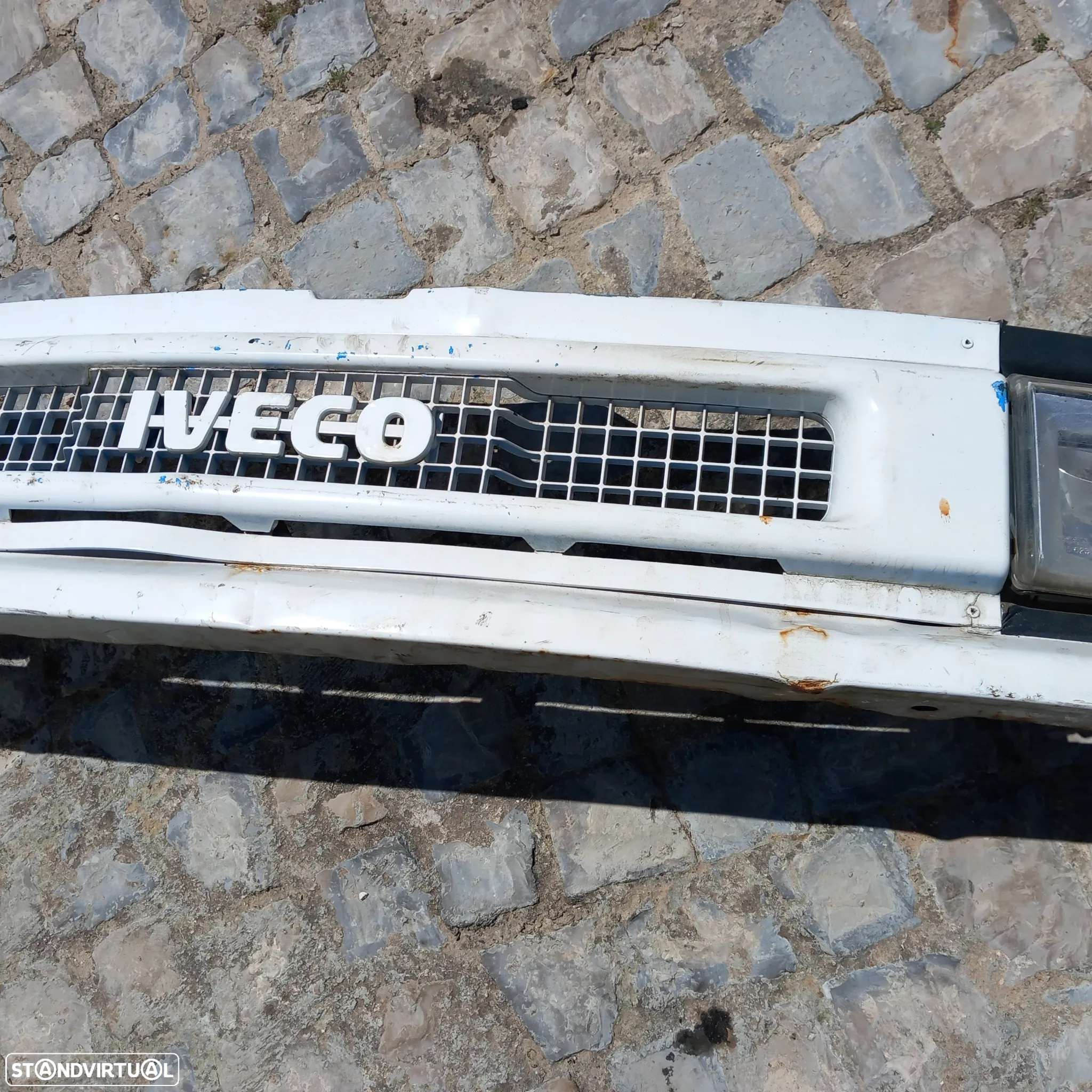 Grelha e farois iveco ano 2000 - 4