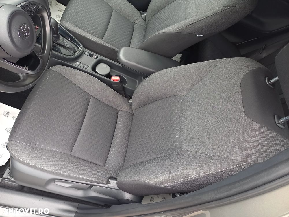 Toyota Yaris 1.5 VVT-i HSD Dynamic Bi-tone - 17