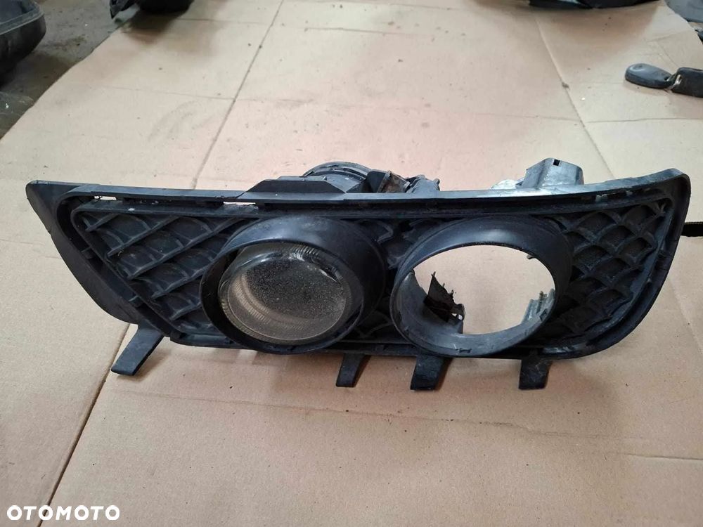 KRATKA ZDERZAKA PRAWA PRZEDNIA PRZÓD MERCEDES W212 HALOGEN - 2