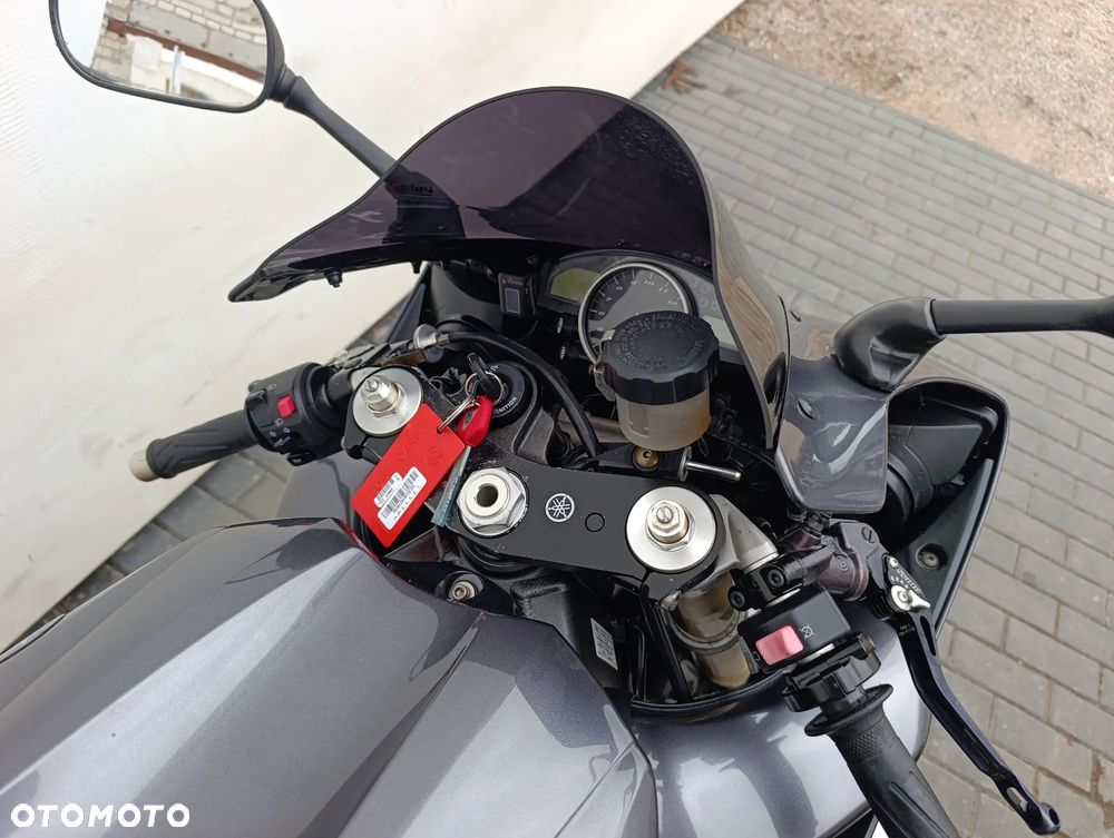Yamaha R1 - 31