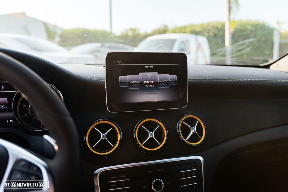 Mercedes-Benz A 45 AMG 4-Matic - 11