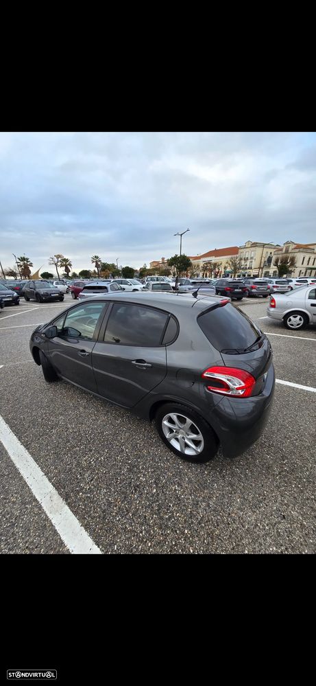 Peugeot 208 1.4 HDi Allure - 4