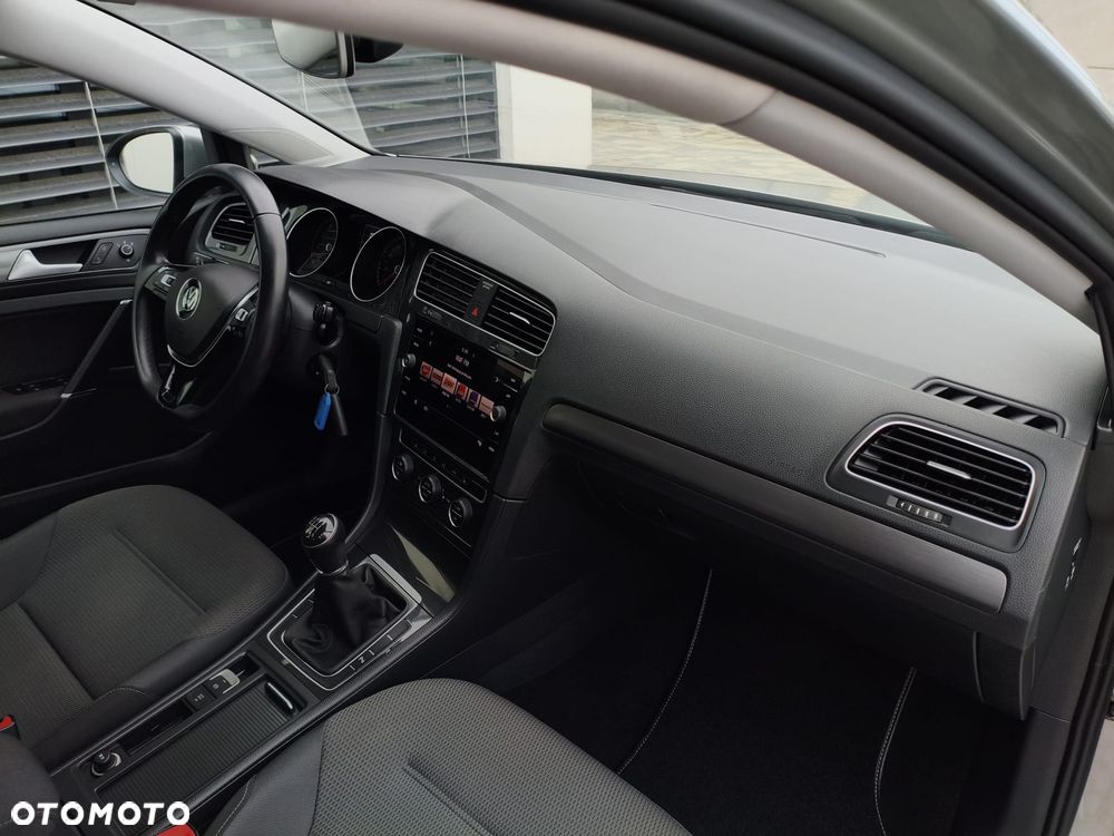 Volkswagen Golf - 17