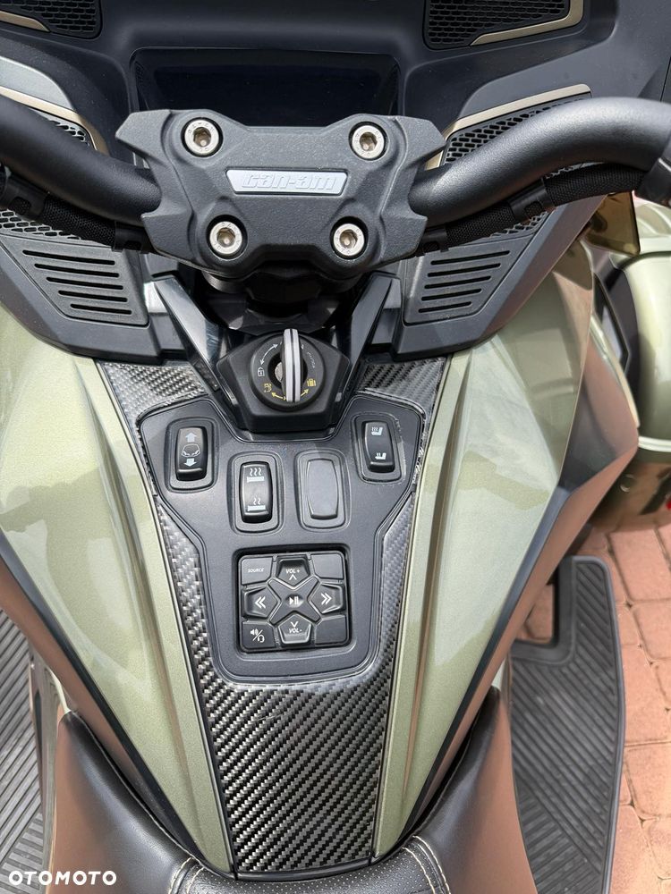 Can-Am Spyder - 12