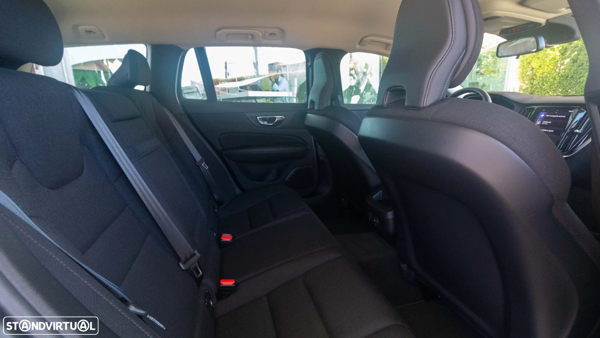 Volvo V60 2.0 B4 Momentum Core Geartronic - 7