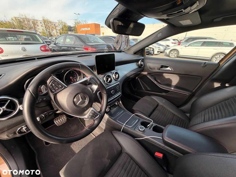 Mercedes-Benz GLA 220 4-Matic AMG Line - 18