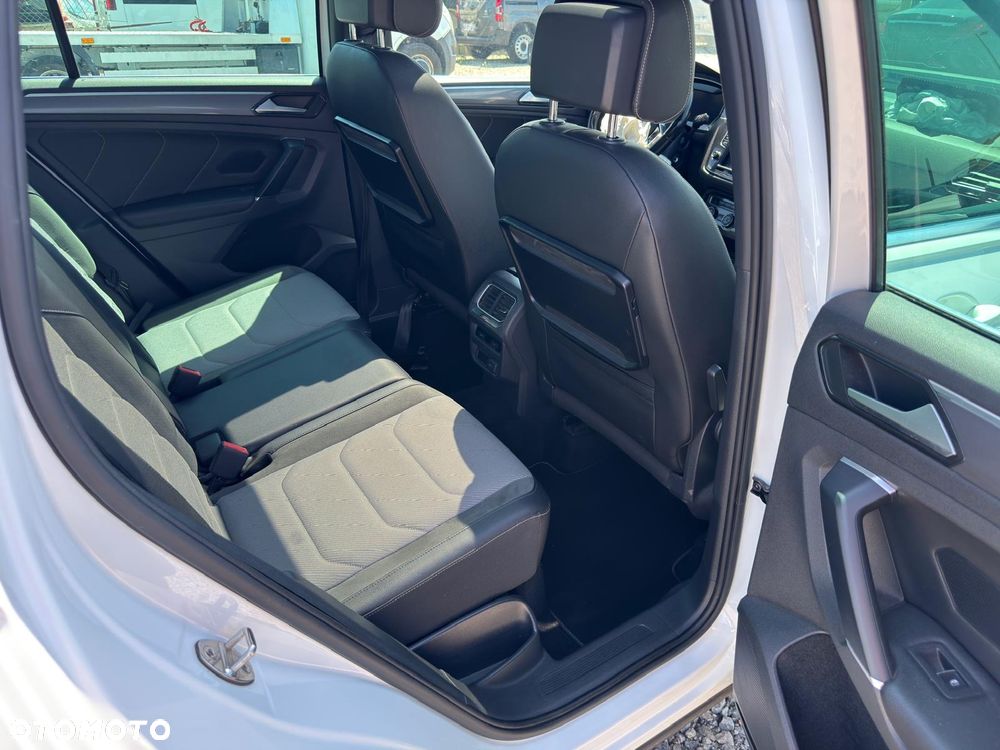 Volkswagen Tiguan 2.0 TDI SCR 4MotION DSG R-Line - 17