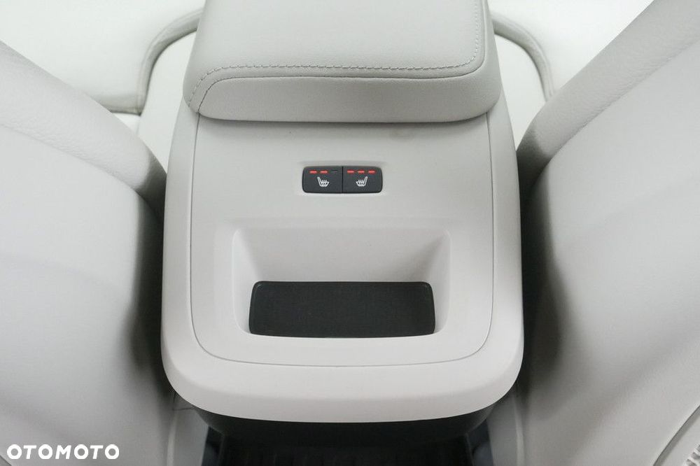 Volvo XC 60 B5 B AWD Plus Bright - 26
