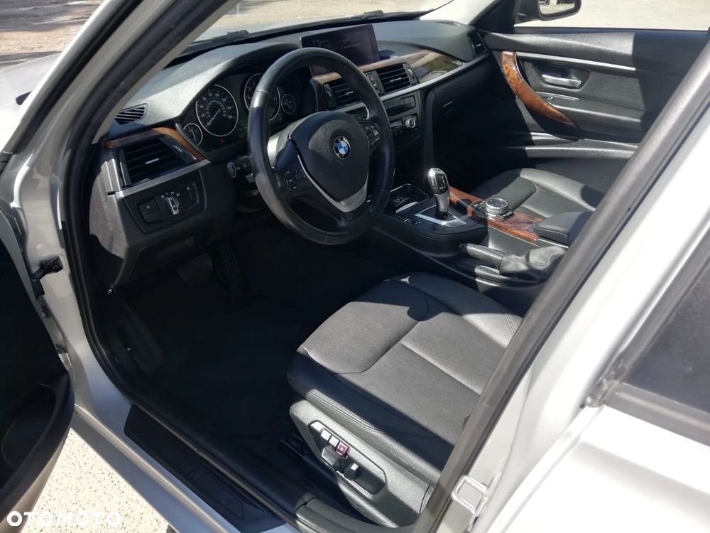 BMW Seria 3 328i xDrive - 18