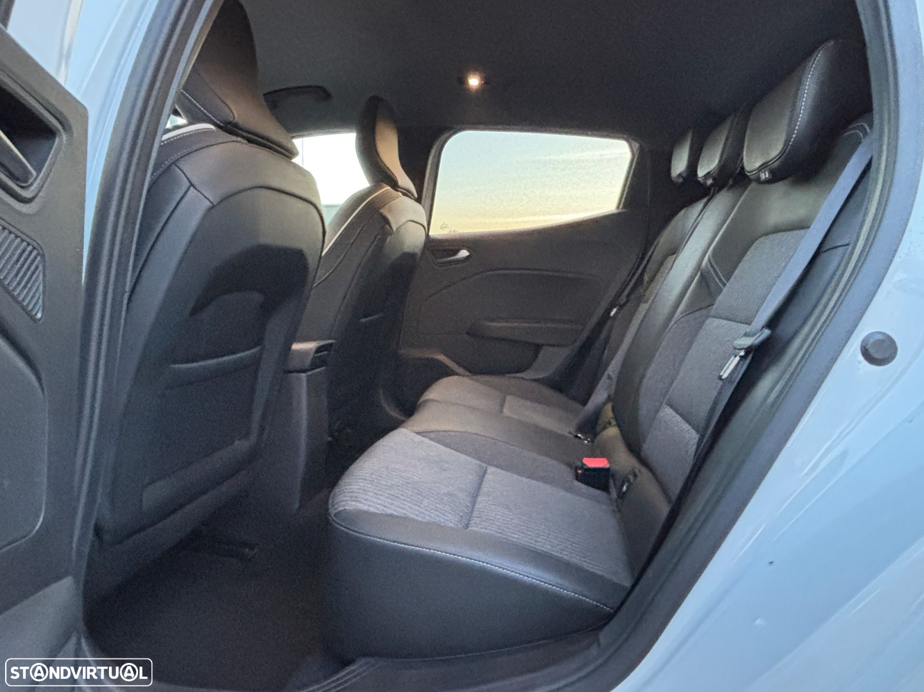 Renault Clio 1.0 TCe Techno - 10