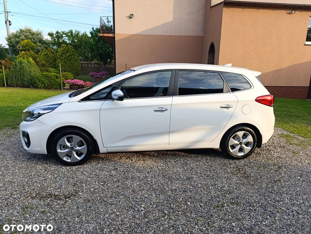 Kia Carens - 11