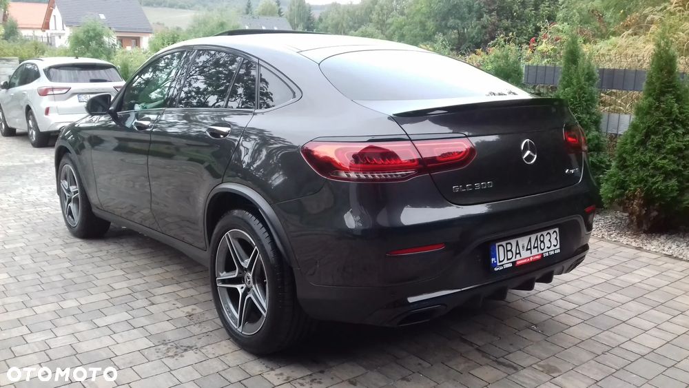 Mercedes-Benz GLC 300 4Matic 9G-TRONIC AMG Line - 9