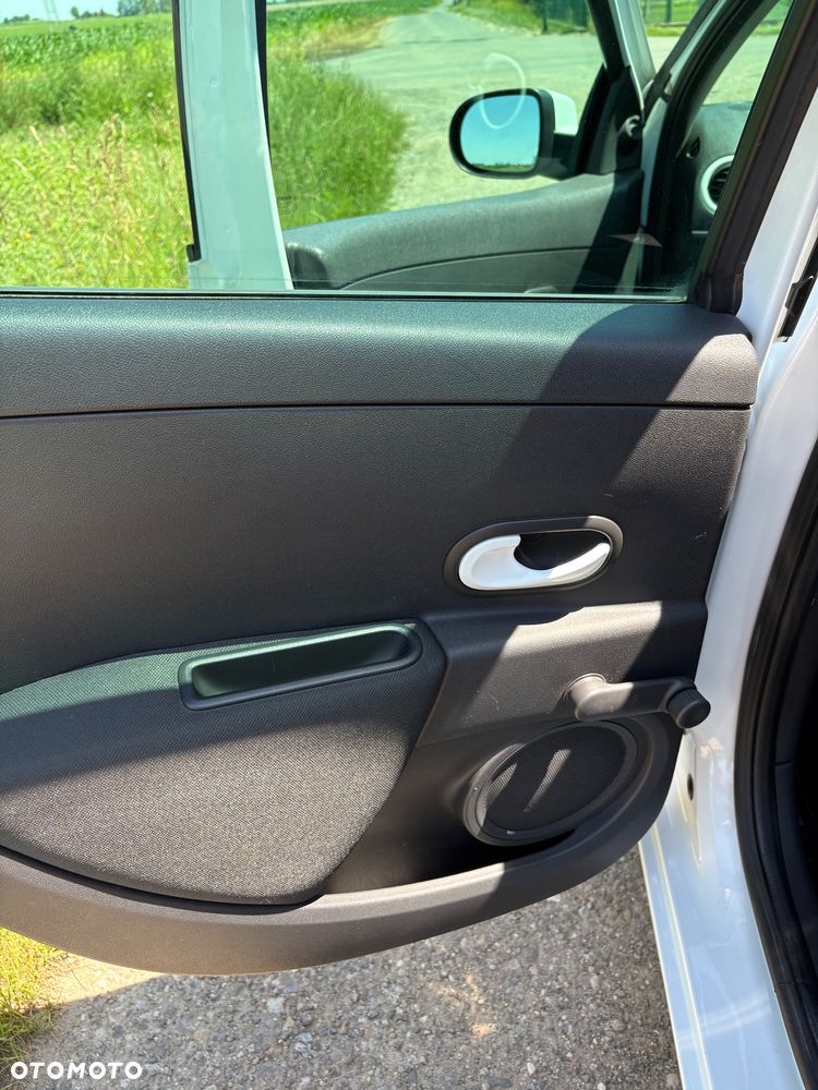 Renault Clio 1.2 16V Campus Authentique - 22
